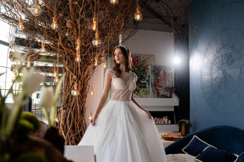 https://elisebride.ro/images/stories/virtuemart/product/FLORENCE             (2).jpg